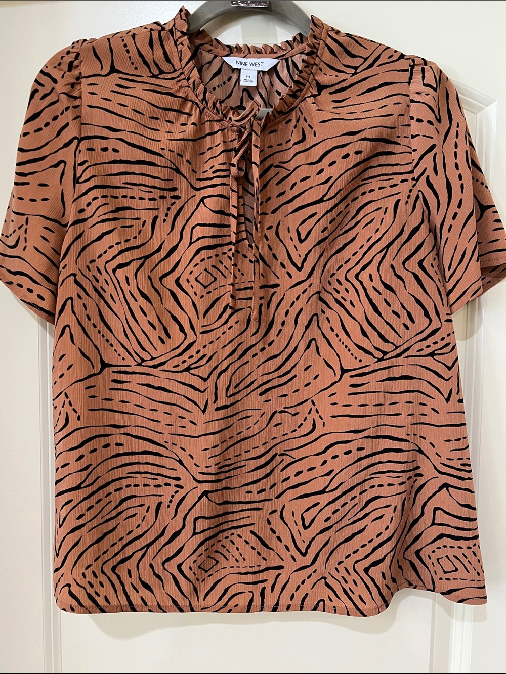 Nine West Rust Tan and Black Printed Short Sleeve Blouse